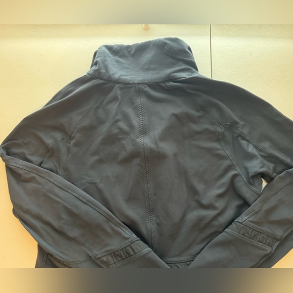 Lululemon asymmetrical quarter zip jacket Run Reflect Pullover Sz 12 - Picture 13 of 15